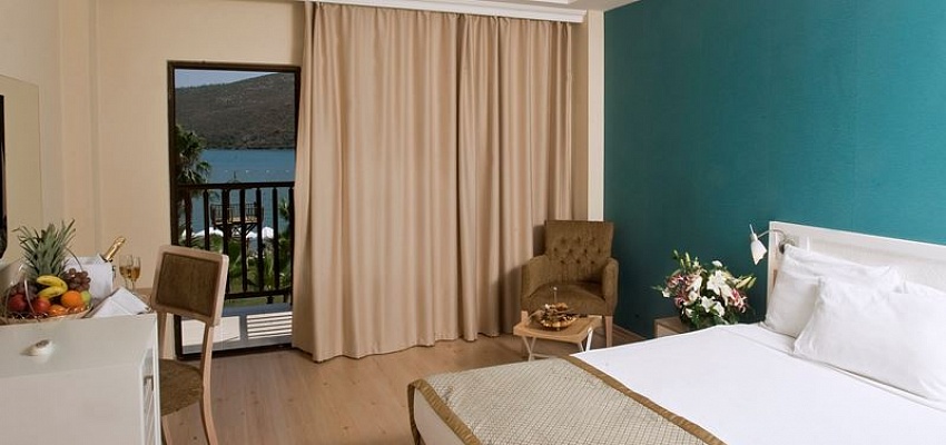 CRYSTAL GREEN BAY RESORT & SPA - Изображение 0