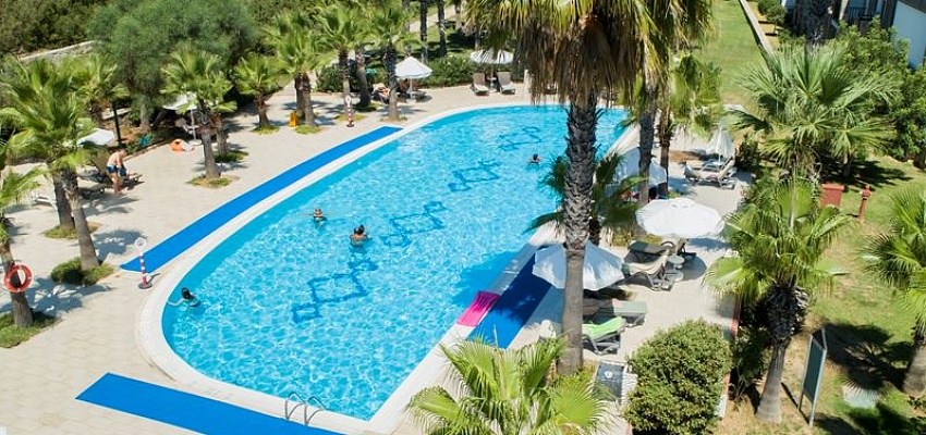 CRYSTAL GREEN BAY RESORT & SPA - Изображение 0