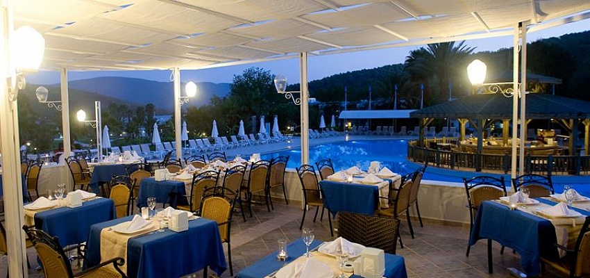 CRYSTAL GREEN BAY RESORT & SPA - Изображение 0