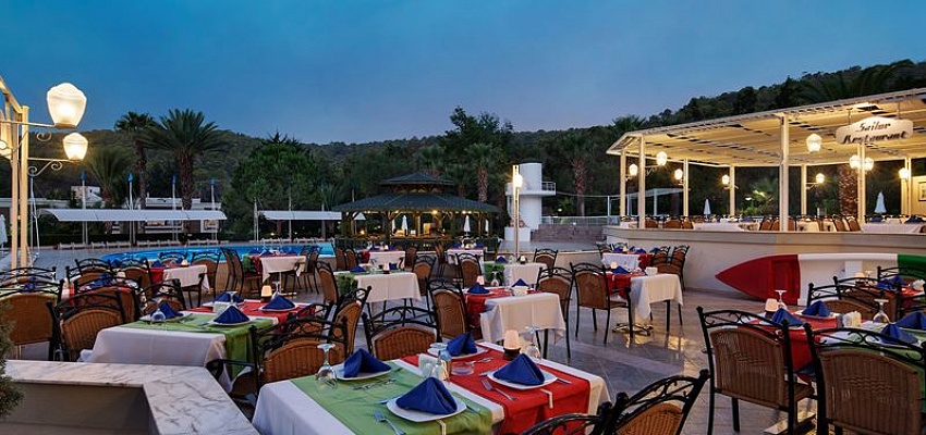 CRYSTAL GREEN BAY RESORT & SPA - Изображение 0